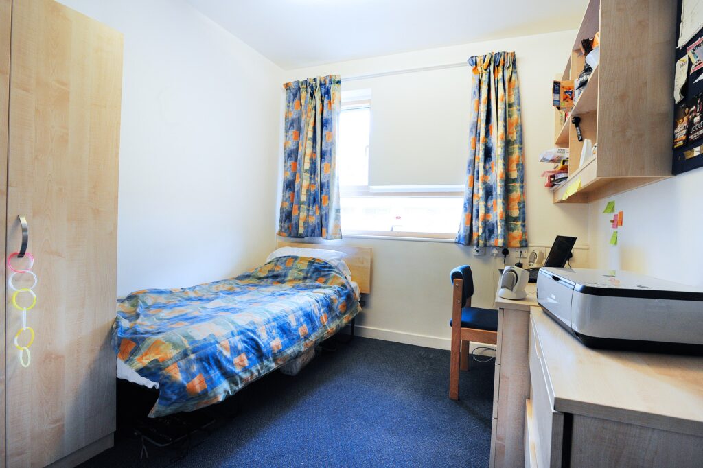 ensuite-bedroom-type2-brunel-university-min