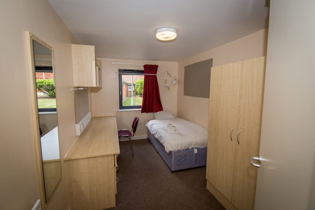 ensuite-bedroom-with-wardrobe-ea ensuite-bedroom-with-wardrobe-ea