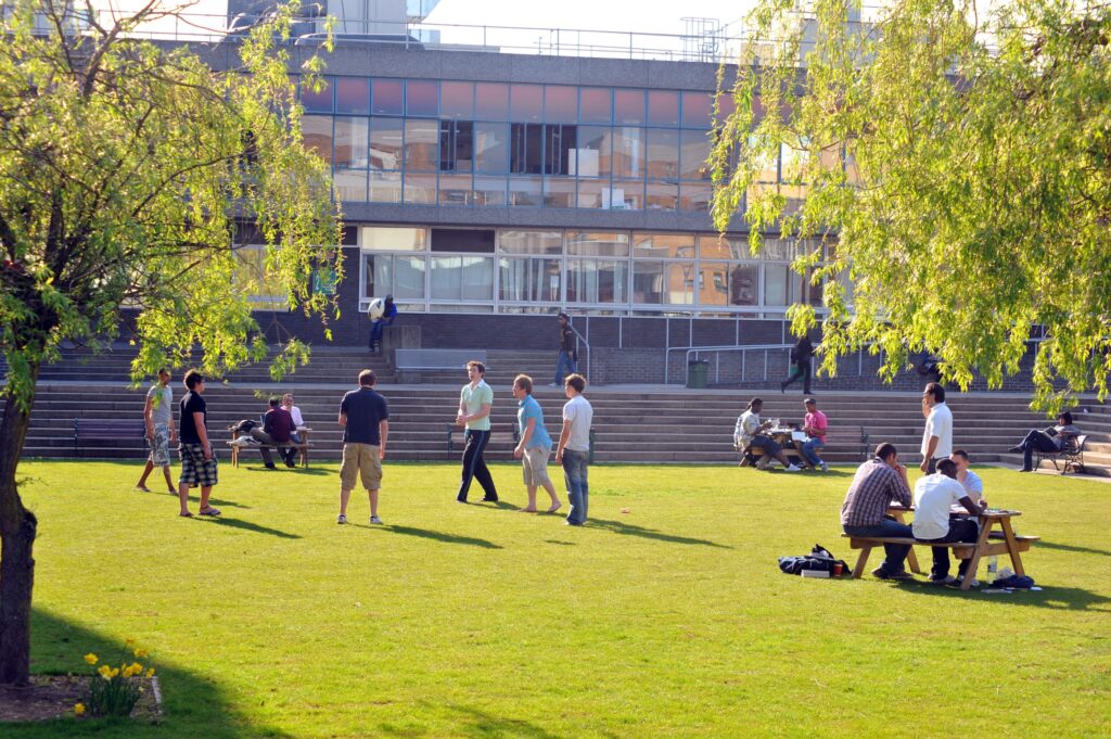 green-area-outside-brunel-university-min